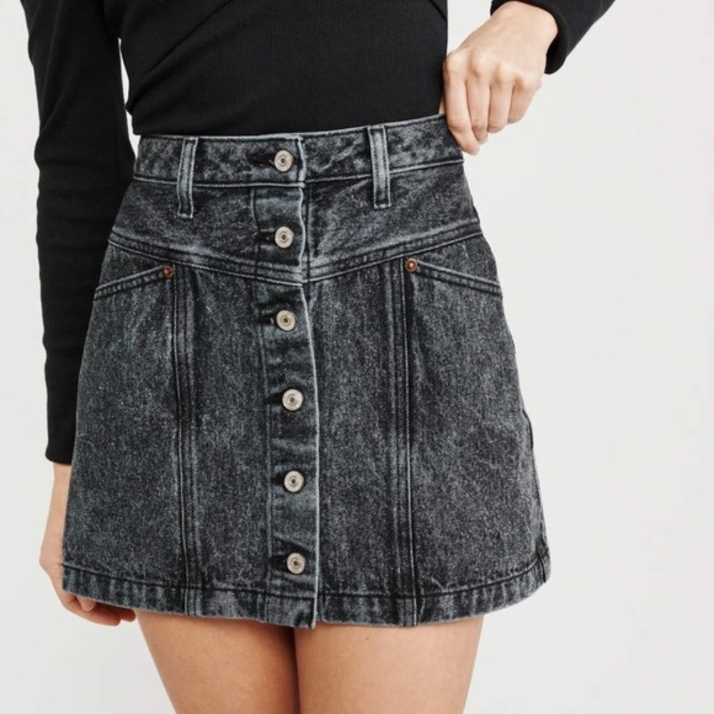 NWT Abercrombie Natural Rise Dark Wash Gray Denim Mini Skirt Button Up Size 6